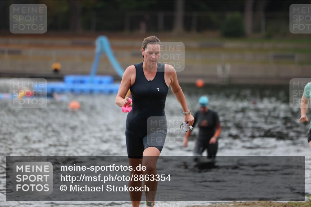 14.09.2025 - Stadtparktriathlon Michael Strokosch http://msf.ph/oto/8863354 14.09.2025 10:18:12 Schwimmen 655, 678 meine-sportfotos.de