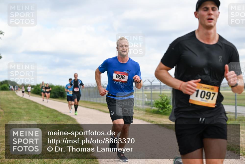 14.09.2025 - Airport Race Dr. Thomas Lammeyer http://msf.ph/oto/8863370 14.09.2025 12:02:58 Laufen 74, 898, 1097 meine-sportfotos.de