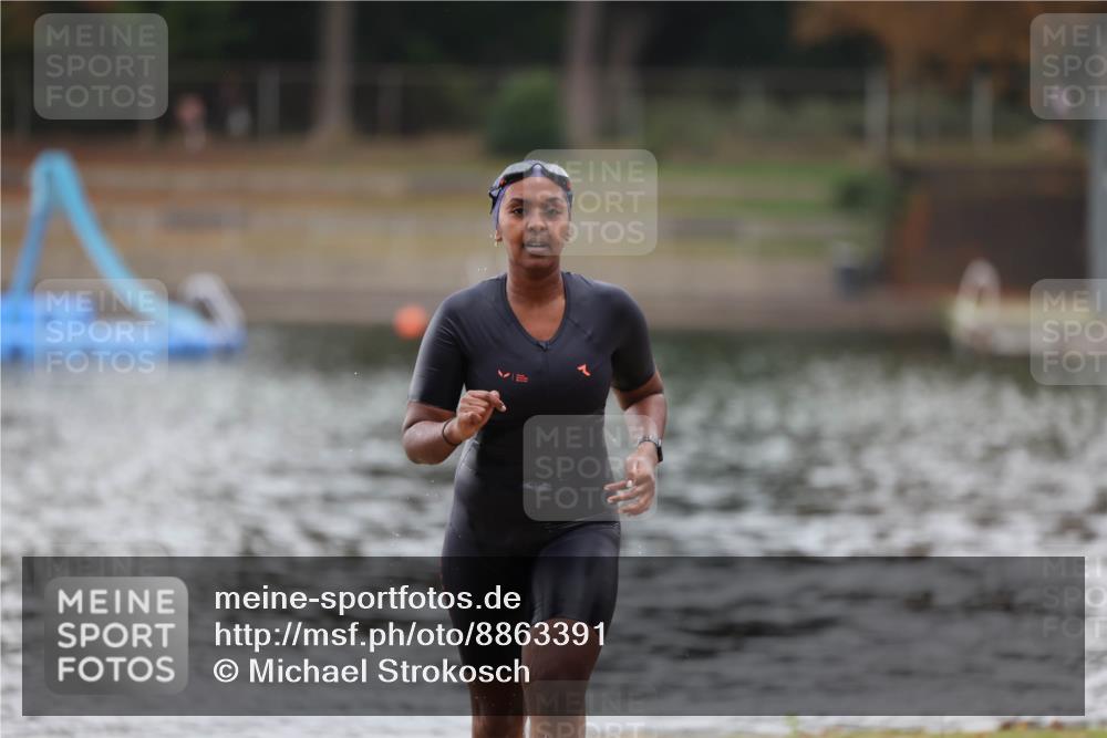 14.09.2025 - Stadtparktriathlon Michael Strokosch http://msf.ph/oto/8863391 14.09.2025 10:19:15 Schwimmen 692 meine-sportfotos.de