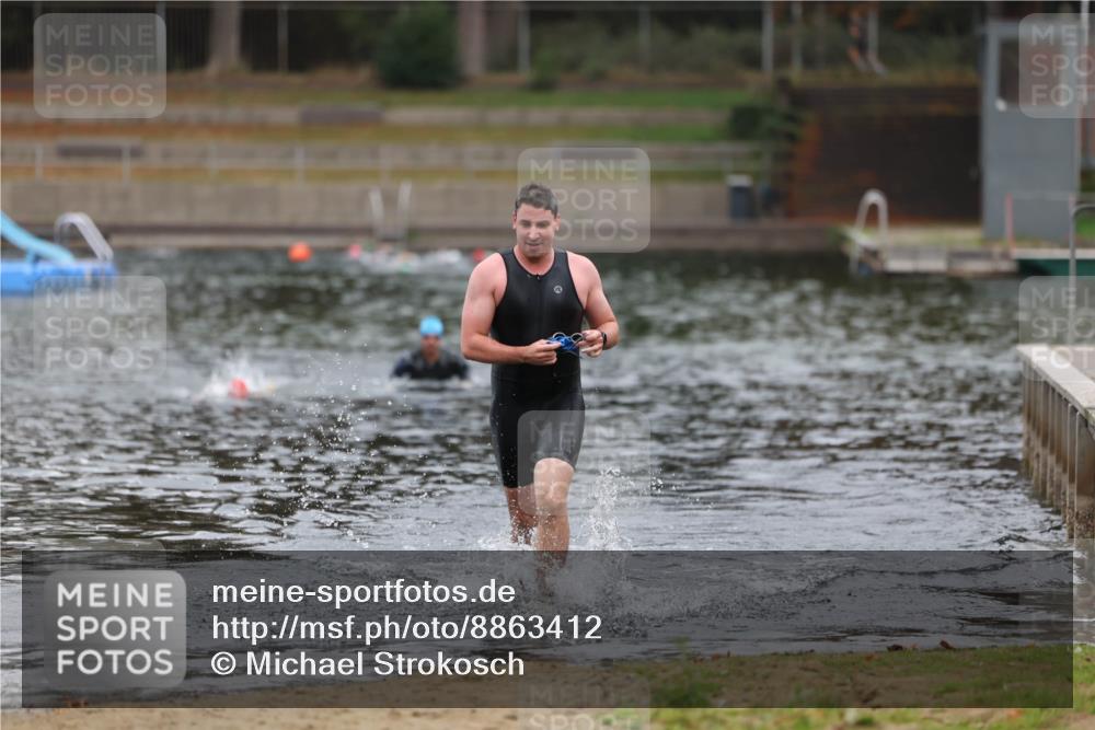 14.09.2025 - Stadtparktriathlon Michael Strokosch http://msf.ph/oto/8863412 14.09.2025 10:28:50 Schwimmen 749 meine-sportfotos.de