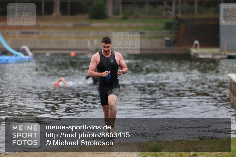 14.09.2025 - Stadtparktriathlon Michael Strokosch http://msf.ph/oto/8863415 14.09.2025 10:28:51 Schwimmen 749 meine-sportfotos.de