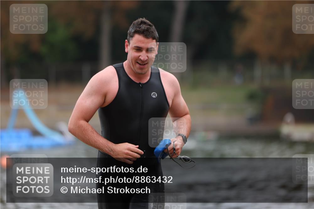 14.09.2025 - Stadtparktriathlon Michael Strokosch http://msf.ph/oto/8863432 14.09.2025 10:28:56 Schwimmen 749 meine-sportfotos.de