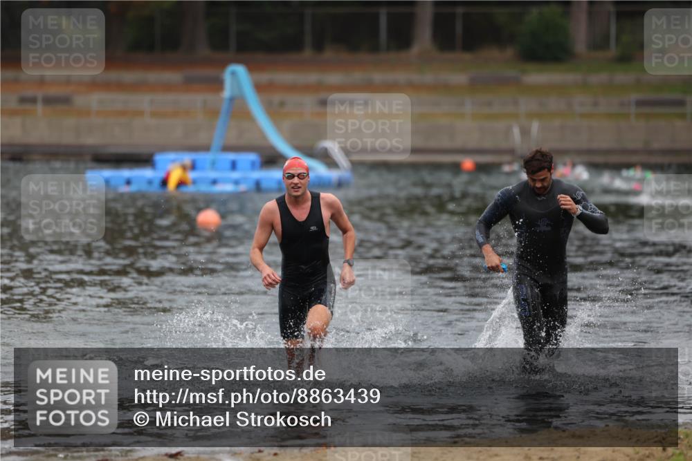 14.09.2025 - Stadtparktriathlon Michael Strokosch http://msf.ph/oto/8863439 14.09.2025 10:29:06 Schwimmen 735, 793 meine-sportfotos.de