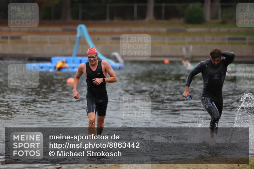 14.09.2025 - Stadtparktriathlon Michael Strokosch http://msf.ph/oto/8863442 14.09.2025 10:29:06 Schwimmen 735, 793 meine-sportfotos.de