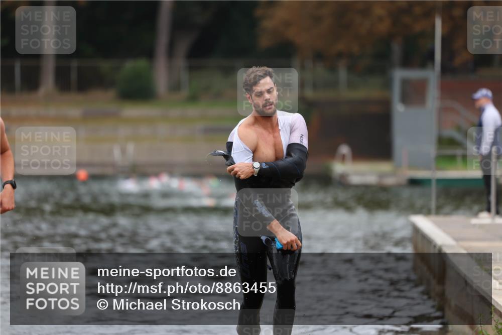 14.09.2025 - Stadtparktriathlon Michael Strokosch http://msf.ph/oto/8863455 14.09.2025 10:29:09 Schwimmen 735, 793 meine-sportfotos.de