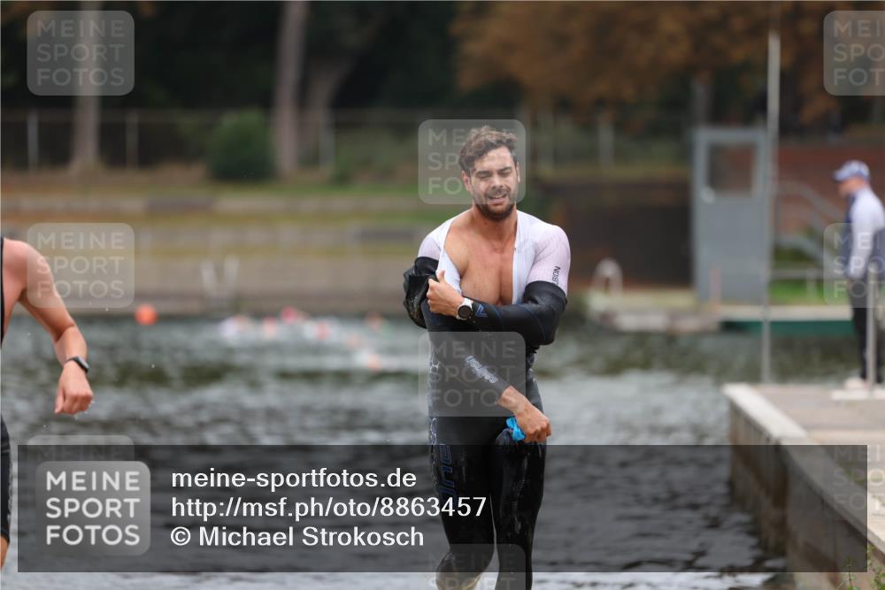 14.09.2025 - Stadtparktriathlon Michael Strokosch http://msf.ph/oto/8863457 14.09.2025 10:29:09 Schwimmen 735, 793 meine-sportfotos.de