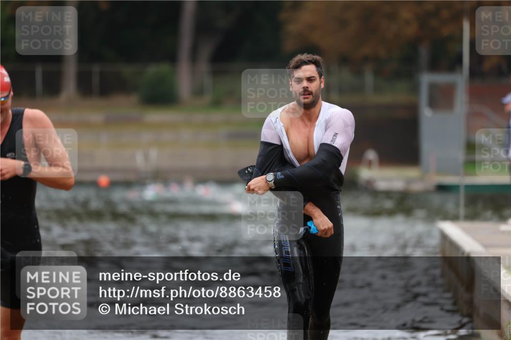 14.09.2025 - Stadtparktriathlon Michael Strokosch http://msf.ph/oto/8863458 14.09.2025 10:29:10 Schwimmen 735, 793 meine-sportfotos.de