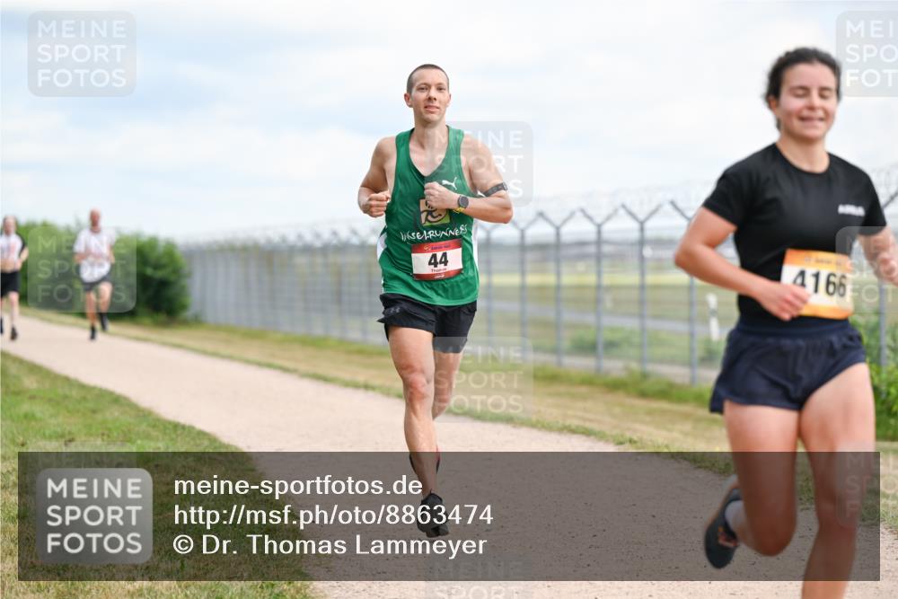 14.09.2025 - Airport Race Dr. Thomas Lammeyer http://msf.ph/oto/8863474 14.09.2025 12:03:07 Laufen 44, 4166 meine-sportfotos.de