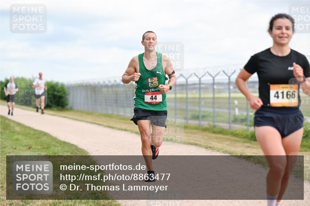 14.09.2025 - Airport Race Dr. Thomas Lammeyer http://msf.ph/oto/8863477 14.09.2025 12:03:07 Laufen 44, 4166 meine-sportfotos.de