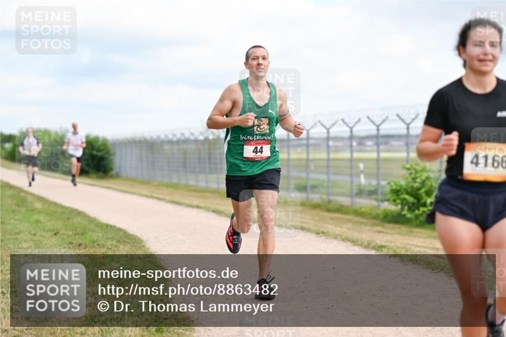 14.09.2025 - Airport Race Dr. Thomas Lammeyer http://msf.ph/oto/8863482 14.09.2025 12:03:07 Laufen 44, 4166 meine-sportfotos.de