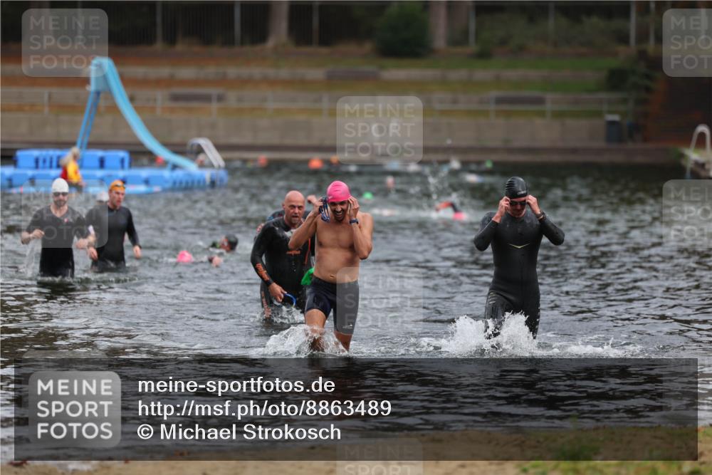 14.09.2025 - Stadtparktriathlon Michael Strokosch http://msf.ph/oto/8863489 14.09.2025 10:30:17 Schwimmen 761, 777 meine-sportfotos.de
