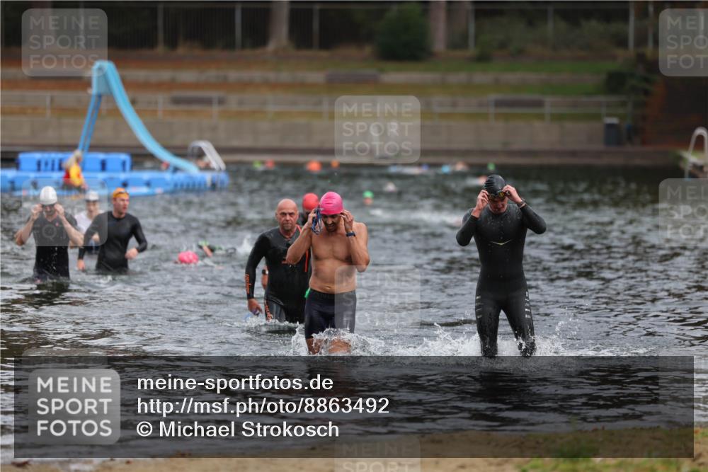 14.09.2025 - Stadtparktriathlon Michael Strokosch http://msf.ph/oto/8863492 14.09.2025 10:30:18 Schwimmen 761, 777, 798 meine-sportfotos.de