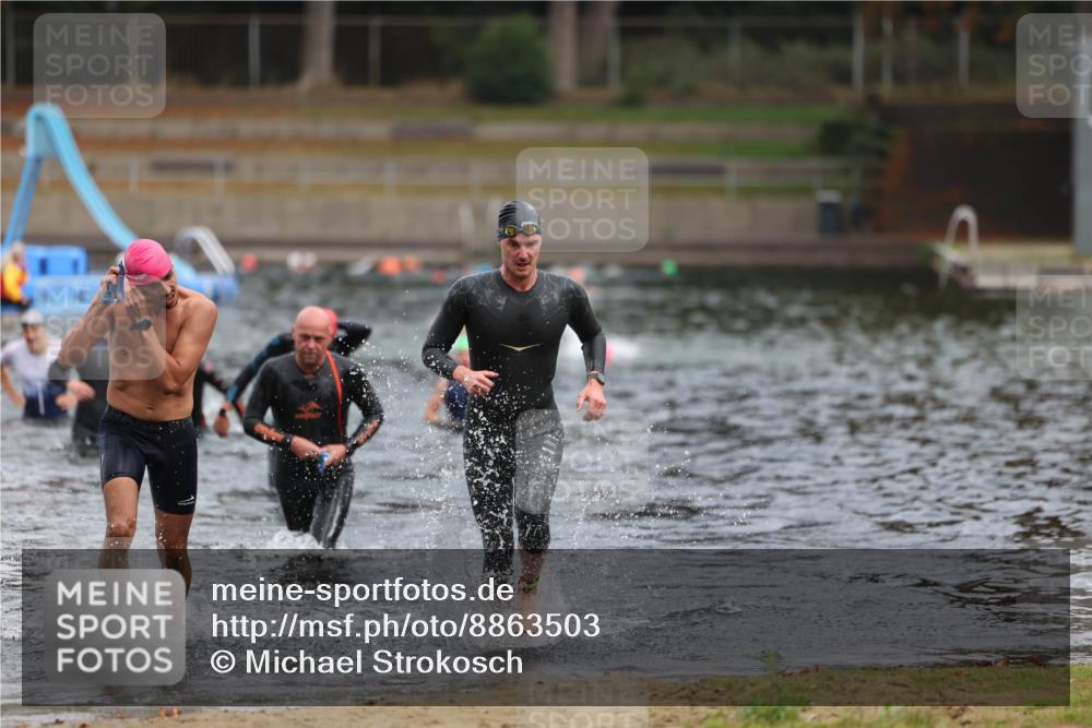 14.09.2025 - Stadtparktriathlon Michael Strokosch http://msf.ph/oto/8863503 14.09.2025 10:30:21 Schwimmen 761, 777, 798 meine-sportfotos.de