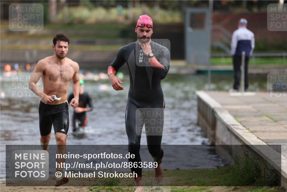 14.09.2025 - Stadtparktriathlon Michael Strokosch http://msf.ph/oto/8863589 14.09.2025 10:31:02 Schwimmen 766, 788, 813 meine-sportfotos.de