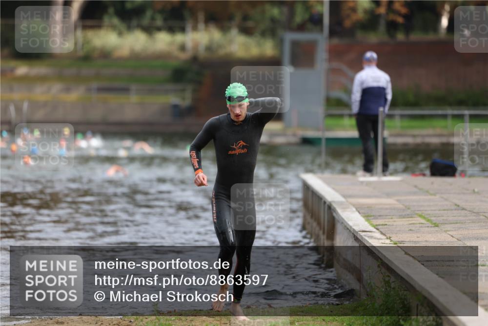 14.09.2025 - Stadtparktriathlon Michael Strokosch http://msf.ph/oto/8863597 14.09.2025 10:31:09 Schwimmen 813 meine-sportfotos.de
