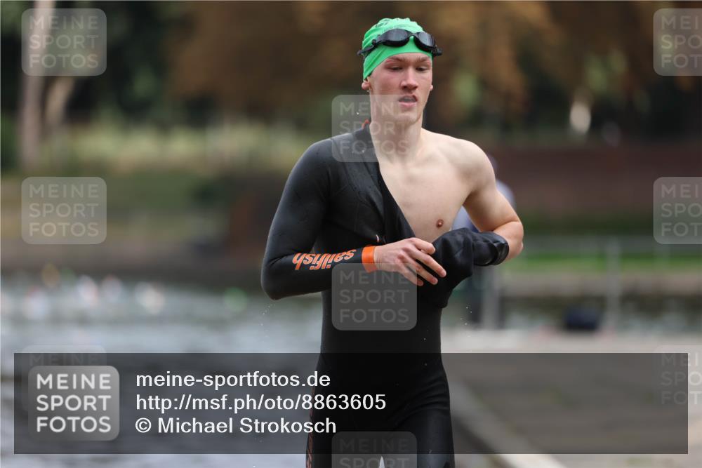 14.09.2025 - Stadtparktriathlon Michael Strokosch http://msf.ph/oto/8863605 14.09.2025 10:31:12 Schwimmen 813 meine-sportfotos.de