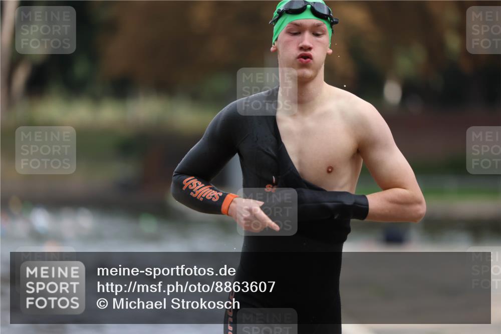 14.09.2025 - Stadtparktriathlon Michael Strokosch http://msf.ph/oto/8863607 14.09.2025 10:31:12 Schwimmen 813 meine-sportfotos.de