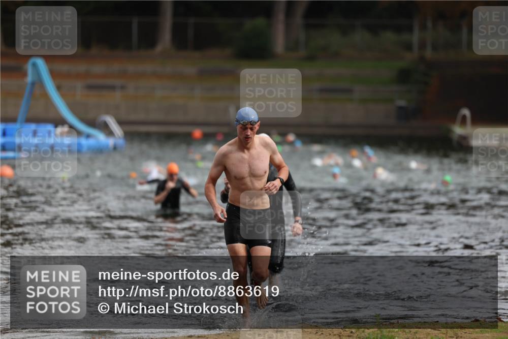 14.09.2025 - Stadtparktriathlon Michael Strokosch http://msf.ph/oto/8863619 14.09.2025 10:31:44 Schwimmen 804, 811 meine-sportfotos.de