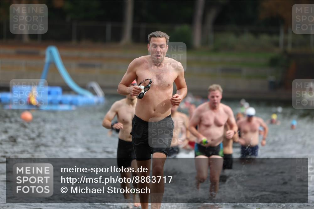14.09.2025 - Stadtparktriathlon Michael Strokosch http://msf.ph/oto/8863717 14.09.2025 10:32:34 Schwimmen 740, 762, 781, 785, 801, 815 meine-sportfotos.de