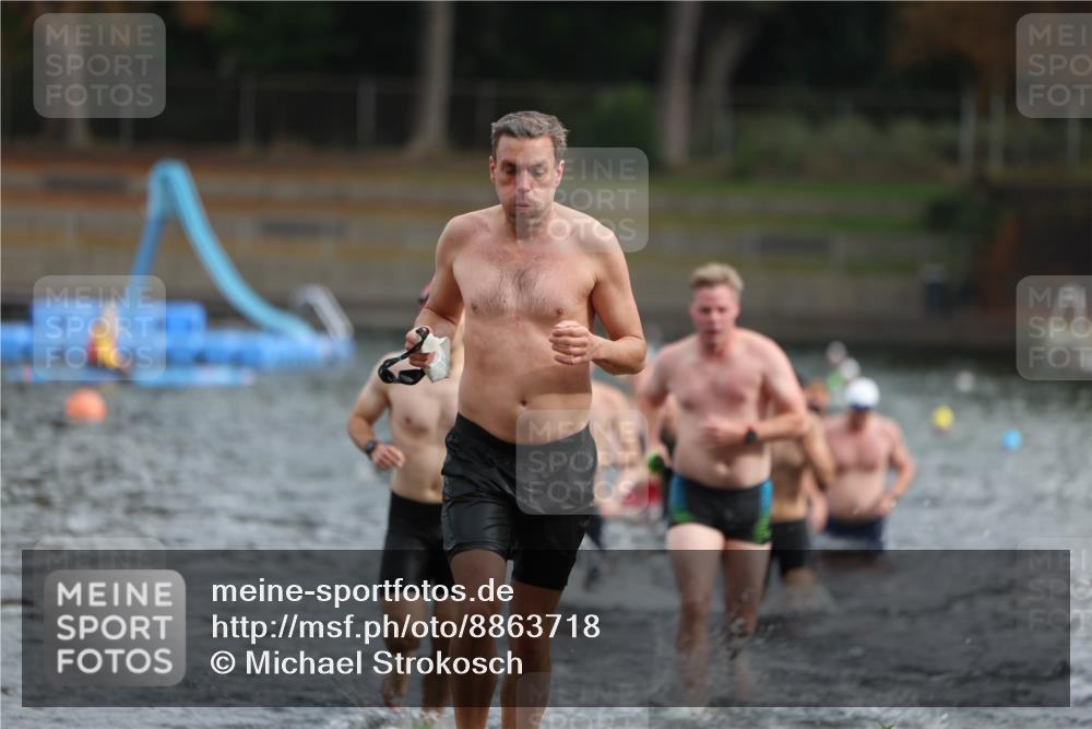 14.09.2025 - Stadtparktriathlon Michael Strokosch http://msf.ph/oto/8863718 14.09.2025 10:32:35 Schwimmen 723, 740, 762, 781, 785, 801, 815 meine-sportfotos.de