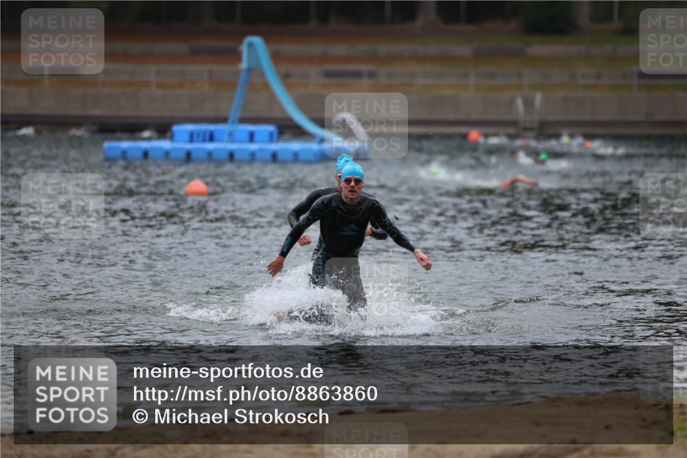 14.09.2025 - Stadtparktriathlon Michael Strokosch http://msf.ph/oto/8863860 14.09.2025 08:49:32 Schwimmen 307, 334 meine-sportfotos.de