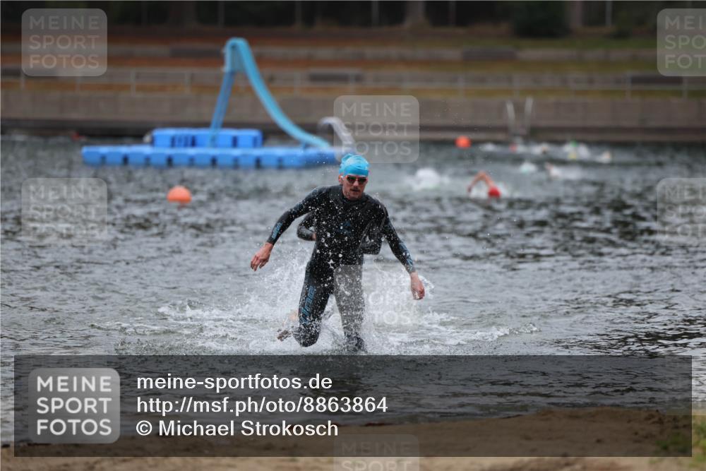 14.09.2025 - Stadtparktriathlon Michael Strokosch http://msf.ph/oto/8863864 14.09.2025 08:49:33 Schwimmen 307, 334 meine-sportfotos.de