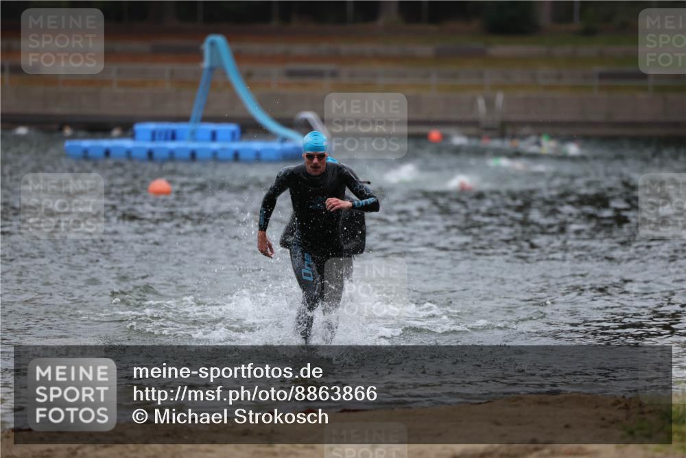 14.09.2025 - Stadtparktriathlon Michael Strokosch http://msf.ph/oto/8863866 14.09.2025 08:49:33 Schwimmen 307, 334 meine-sportfotos.de
