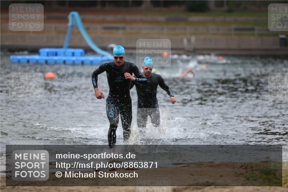 14.09.2025 - Stadtparktriathlon Michael Strokosch http://msf.ph/oto/8863871 14.09.2025 08:49:34 Schwimmen 307, 334 meine-sportfotos.de