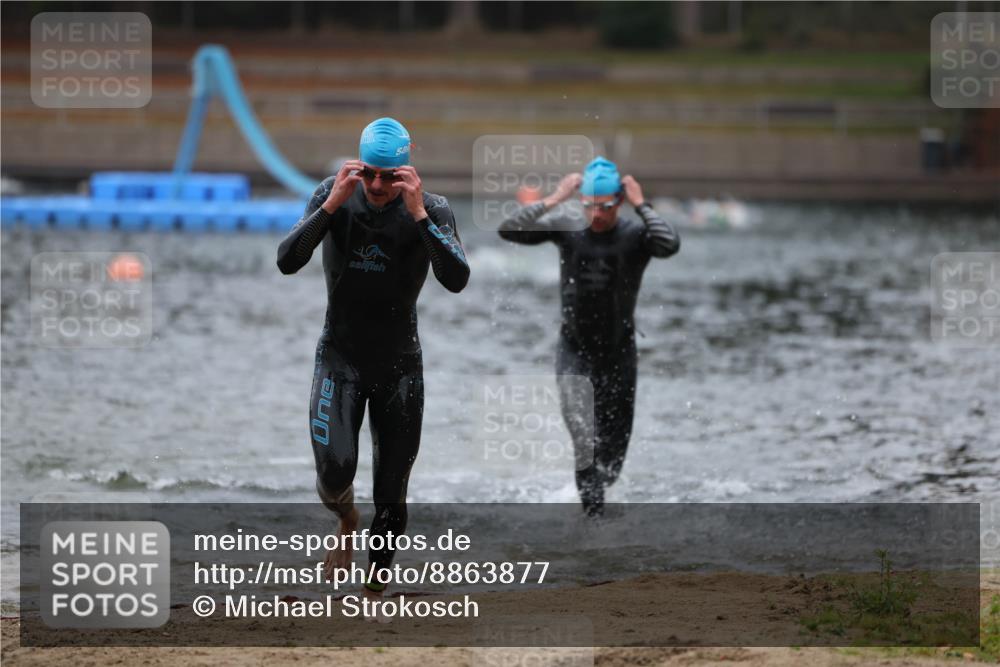 14.09.2025 - Stadtparktriathlon Michael Strokosch http://msf.ph/oto/8863877 14.09.2025 08:49:35 Schwimmen 307, 334 meine-sportfotos.de