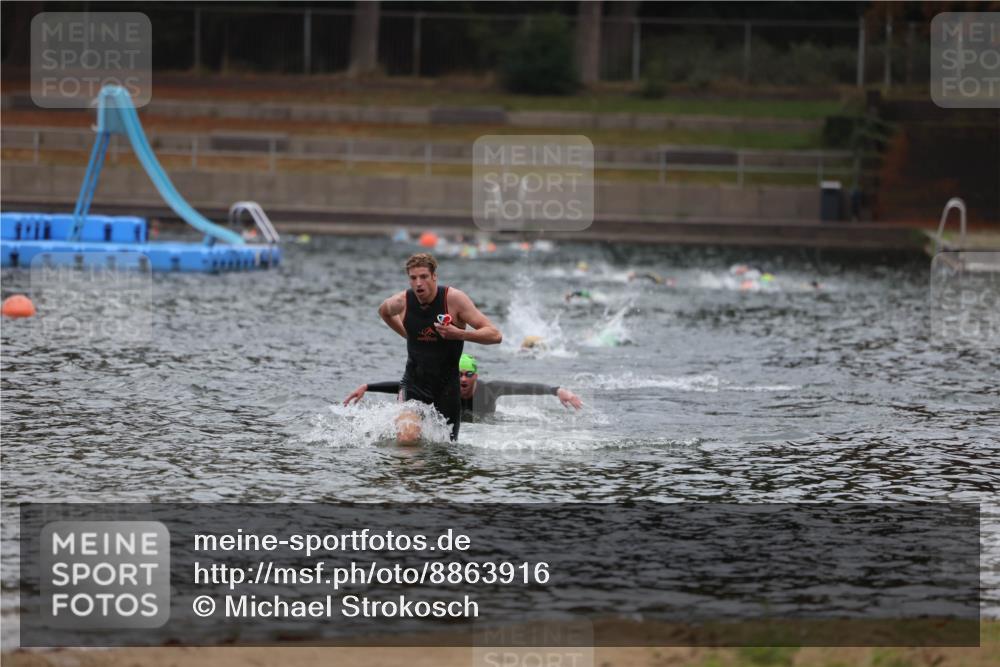 14.09.2025 - Stadtparktriathlon Michael Strokosch http://msf.ph/oto/8863916 14.09.2025 08:49:59 Schwimmen 351, 355 meine-sportfotos.de