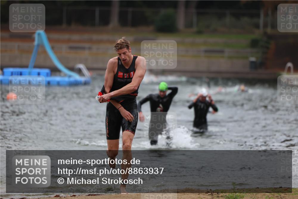 14.09.2025 - Stadtparktriathlon Michael Strokosch http://msf.ph/oto/8863937 14.09.2025 08:50:05 Schwimmen 309, 351, 355 meine-sportfotos.de