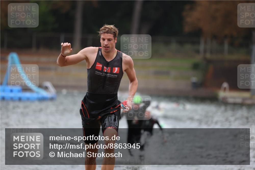 14.09.2025 - Stadtparktriathlon Michael Strokosch http://msf.ph/oto/8863945 14.09.2025 08:50:06 Schwimmen 309, 351, 355 meine-sportfotos.de