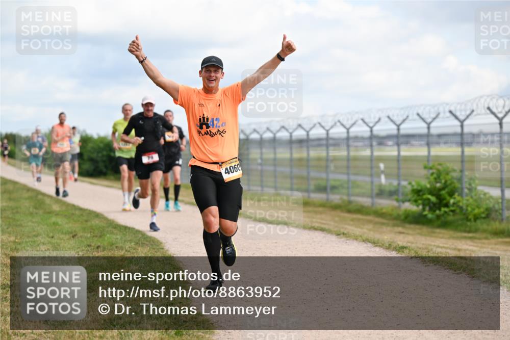 14.09.2025 - Airport Race Dr. Thomas Lammeyer http://msf.ph/oto/8863952 14.09.2025 12:03:54 Laufen 42, 4060 meine-sportfotos.de