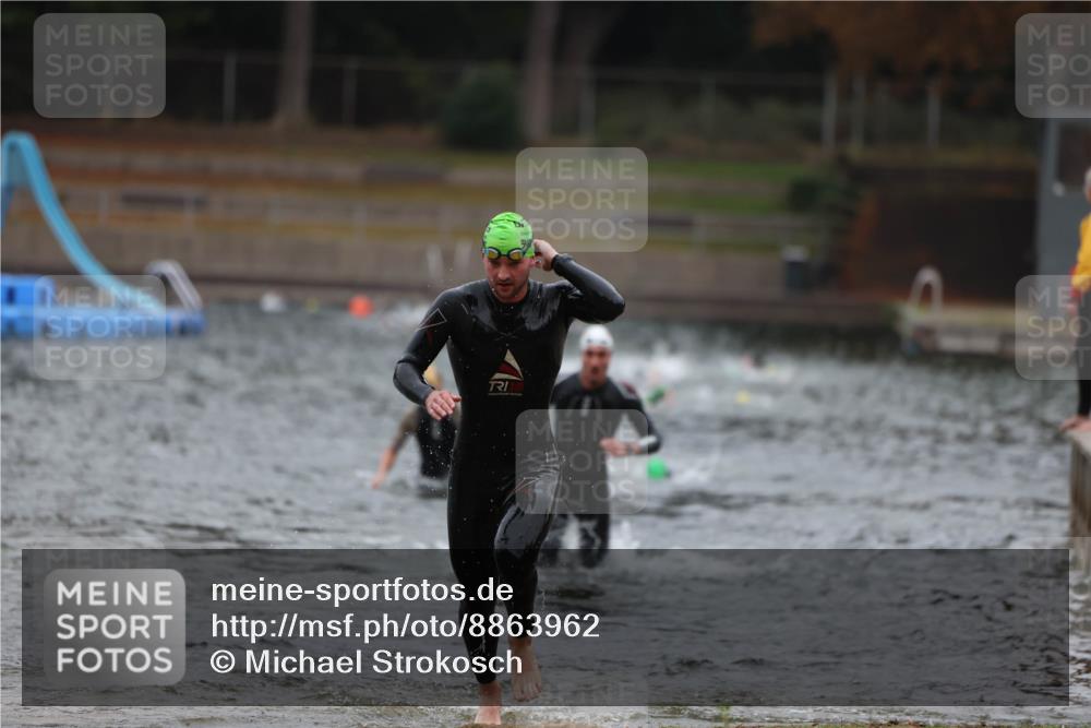 14.09.2025 - Stadtparktriathlon Michael Strokosch http://msf.ph/oto/8863962 14.09.2025 08:50:09 Schwimmen 309, 351, 355 meine-sportfotos.de
