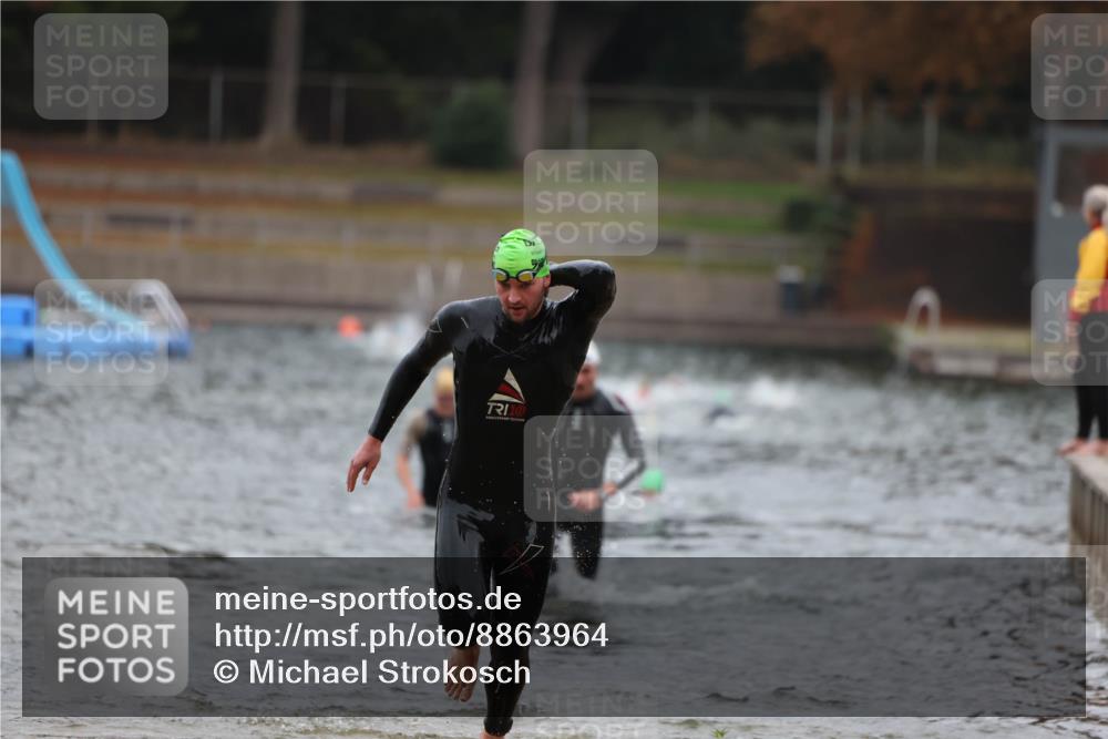 14.09.2025 - Stadtparktriathlon Michael Strokosch http://msf.ph/oto/8863964 14.09.2025 08:50:10 Schwimmen 309, 351, 355 meine-sportfotos.de