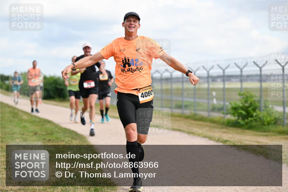 14.09.2025 - Airport Race Dr. Thomas Lammeyer http://msf.ph/oto/8863966 14.09.2025 12:03:54 Laufen 42, 4060 meine-sportfotos.de