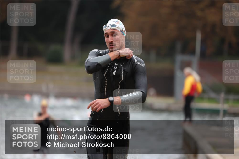 14.09.2025 - Stadtparktriathlon Michael Strokosch http://msf.ph/oto/8864000 14.09.2025 08:50:17 Schwimmen 309, 330, 335 meine-sportfotos.de