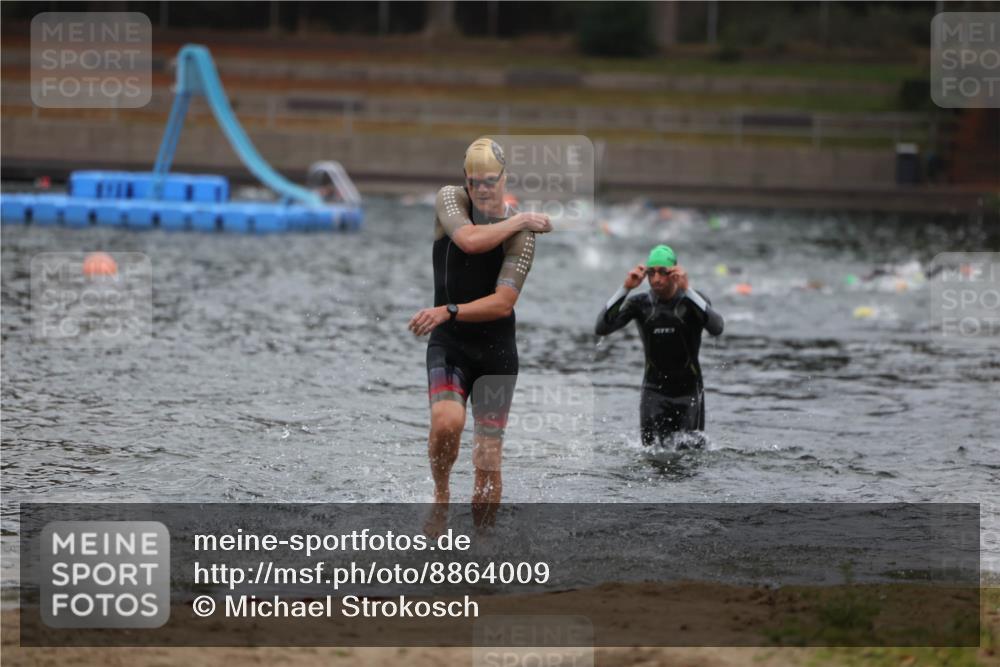 14.09.2025 - Stadtparktriathlon Michael Strokosch http://msf.ph/oto/8864009 14.09.2025 08:50:21 Schwimmen 309, 330, 335 meine-sportfotos.de