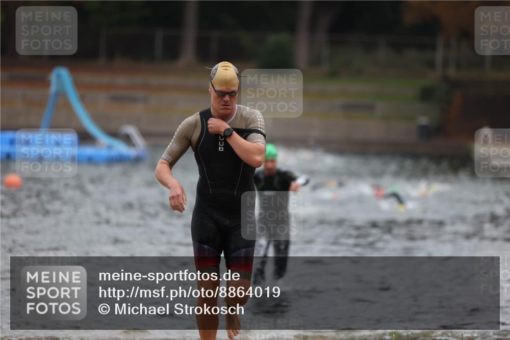 14.09.2025 - Stadtparktriathlon Michael Strokosch http://msf.ph/oto/8864019 14.09.2025 08:50:23 Schwimmen 330, 335 meine-sportfotos.de