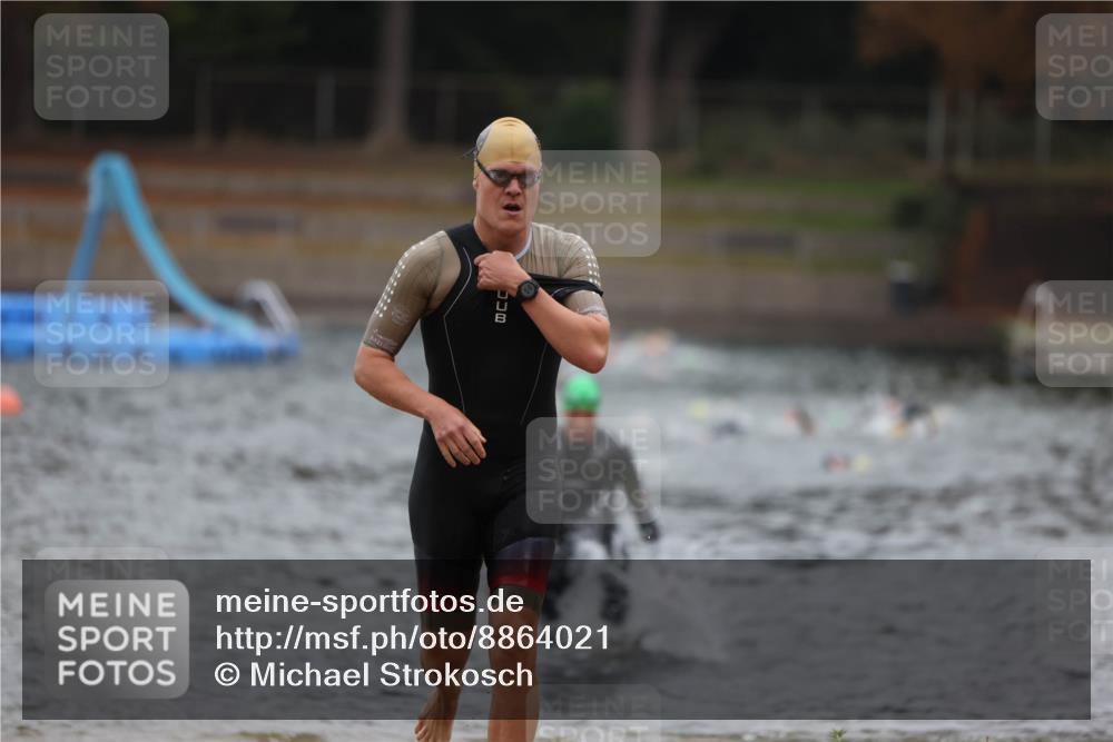 14.09.2025 - Stadtparktriathlon Michael Strokosch http://msf.ph/oto/8864021 14.09.2025 08:50:23 Schwimmen 330, 335 meine-sportfotos.de