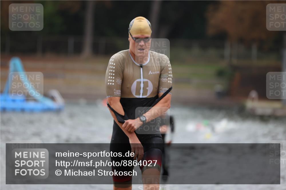 14.09.2025 - Stadtparktriathlon Michael Strokosch http://msf.ph/oto/8864027 14.09.2025 08:50:25 Schwimmen 330, 335 meine-sportfotos.de