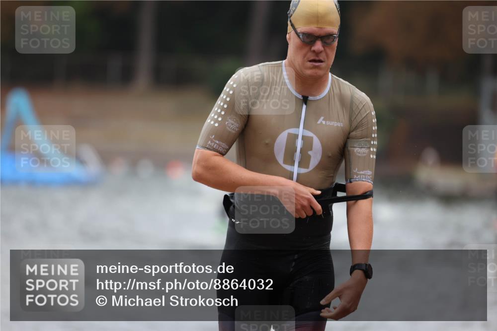 14.09.2025 - Stadtparktriathlon Michael Strokosch http://msf.ph/oto/8864032 14.09.2025 08:50:25 Schwimmen 330, 335 meine-sportfotos.de