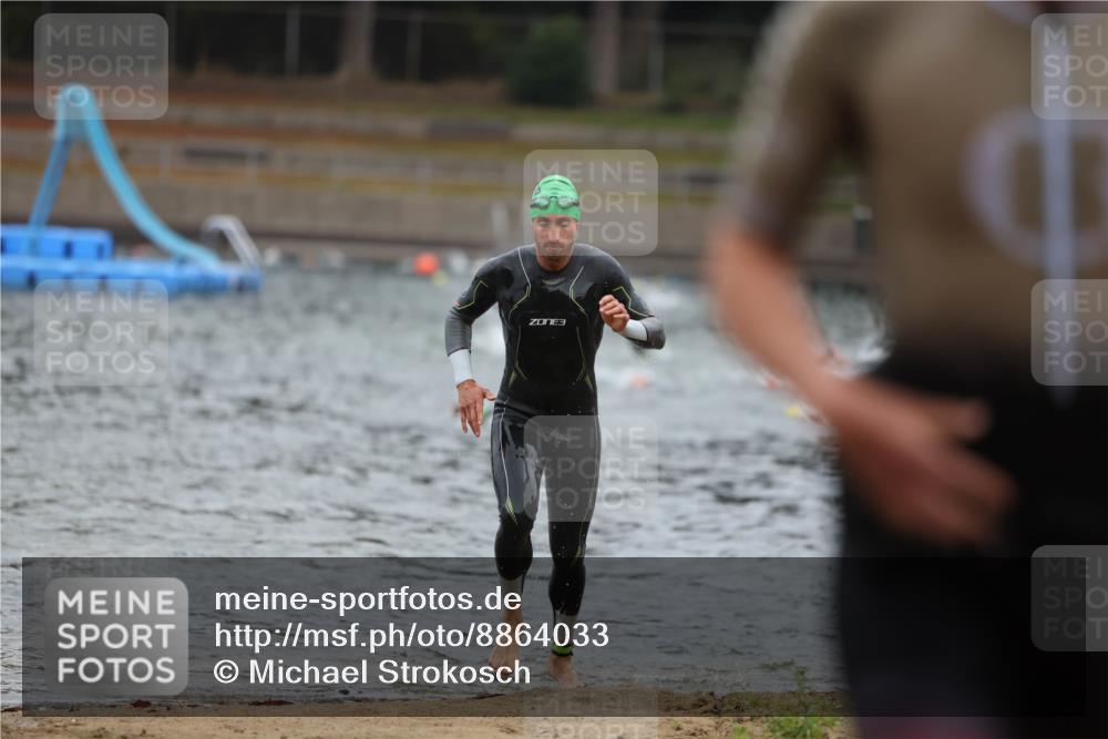 14.09.2025 - Stadtparktriathlon Michael Strokosch http://msf.ph/oto/8864033 14.09.2025 08:50:26 Schwimmen 330, 335 meine-sportfotos.de