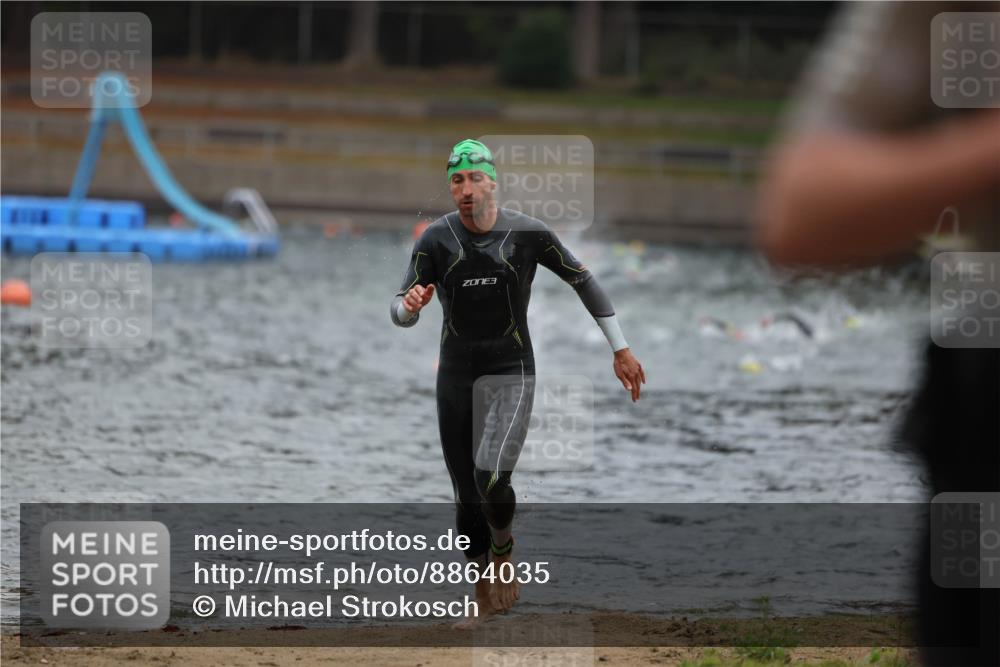 14.09.2025 - Stadtparktriathlon Michael Strokosch http://msf.ph/oto/8864035 14.09.2025 08:50:27 Schwimmen 330, 335 meine-sportfotos.de