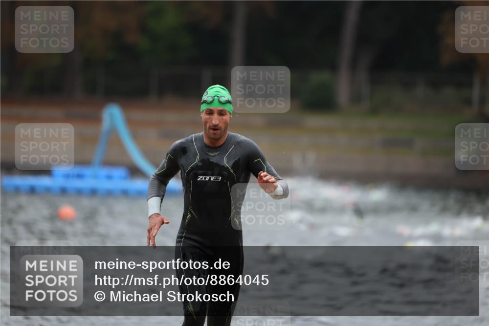 14.09.2025 - Stadtparktriathlon Michael Strokosch http://msf.ph/oto/8864045 14.09.2025 08:50:28 Schwimmen 330, 335 meine-sportfotos.de
