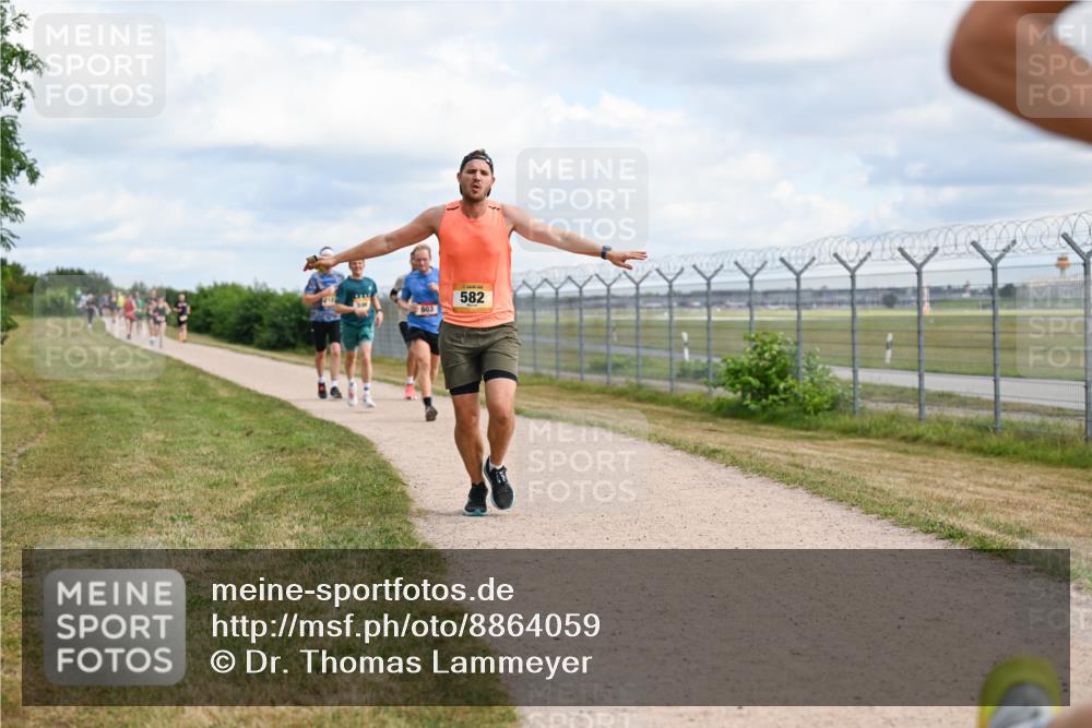 14.09.2025 - Airport Race Dr. Thomas Lammeyer http://msf.ph/oto/8864059 14.09.2025 12:04:01 Laufen 803, 582 meine-sportfotos.de
