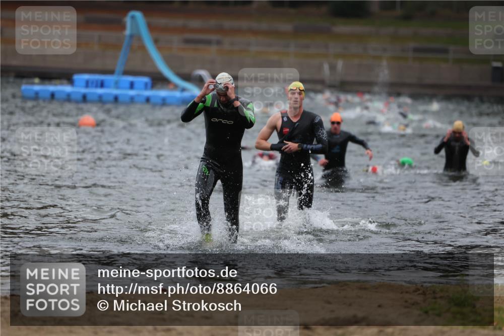 14.09.2025 - Stadtparktriathlon Michael Strokosch http://msf.ph/oto/8864066 14.09.2025 08:50:43 Schwimmen 314, 322, 365 meine-sportfotos.de