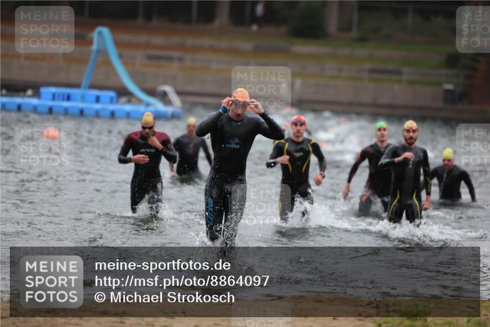 14.09.2025 - Stadtparktriathlon Michael Strokosch http://msf.ph/oto/8864097 14.09.2025 08:50:51 Schwimmen 314, 322, 331, 344, 365, 374, 377 meine-sportfotos.de