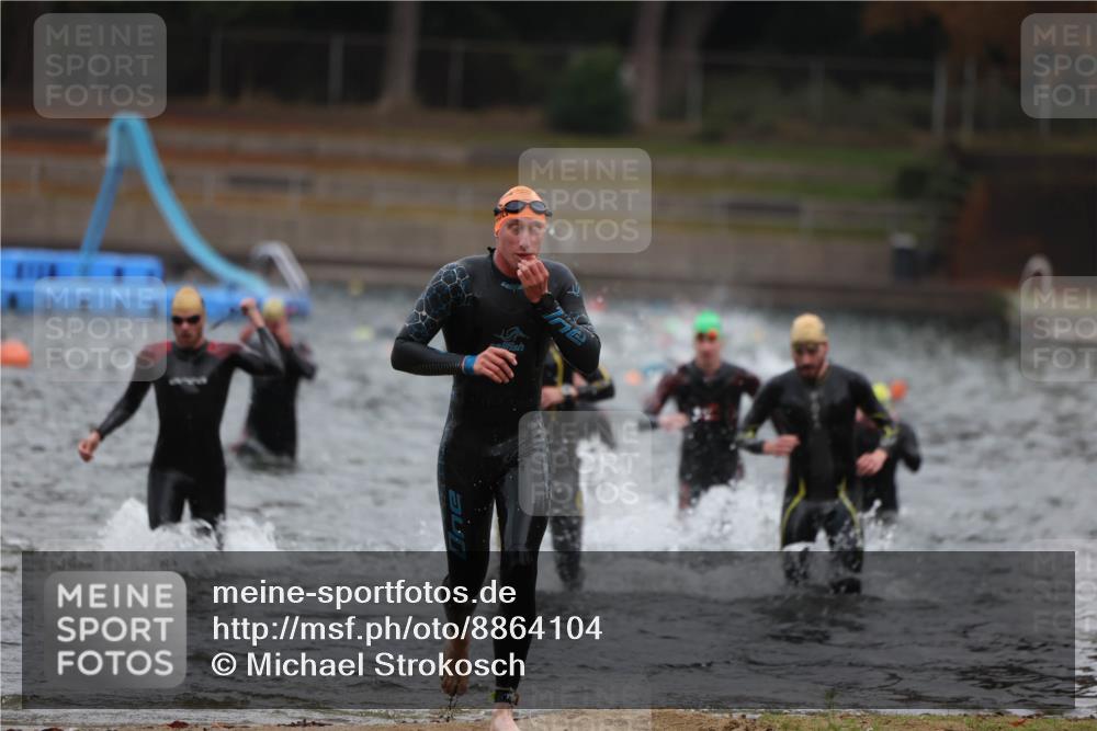 14.09.2025 - Stadtparktriathlon Michael Strokosch http://msf.ph/oto/8864104 14.09.2025 08:50:53 Schwimmen 322, 331, 344, 368, 374, 377 meine-sportfotos.de