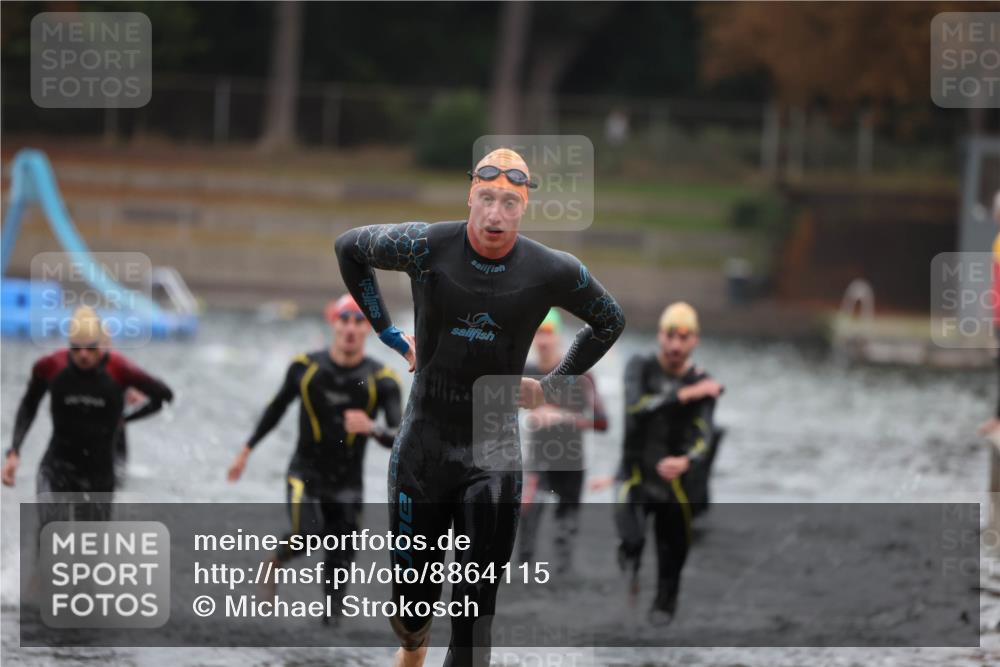 14.09.2025 - Stadtparktriathlon Michael Strokosch http://msf.ph/oto/8864115 14.09.2025 08:50:54 Schwimmen 322, 331, 344, 368, 374, 377 meine-sportfotos.de